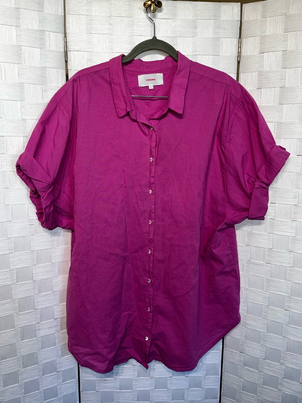 XiRENA Channing Magenta Cotton Poplin Short Sleeve Button Down Shirt Large